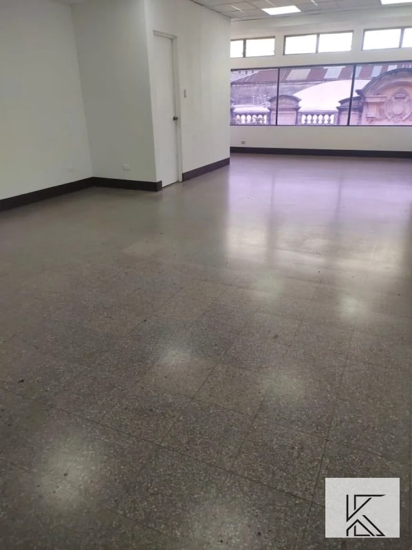 Locales Comerciales en  prestigioso CC en zona 1 - 2