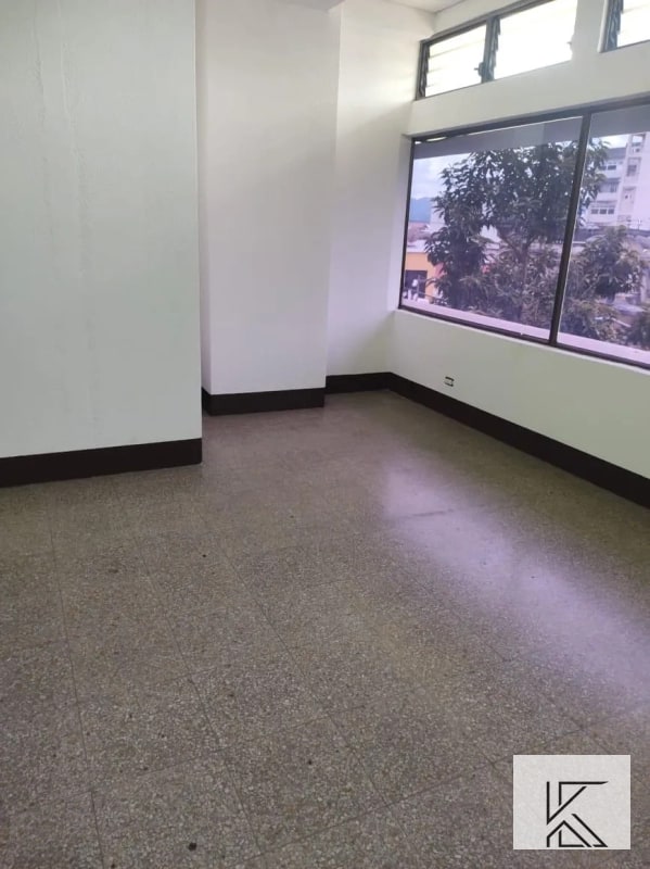 Locales Comerciales en prestigioso CC en zona 1 - 1