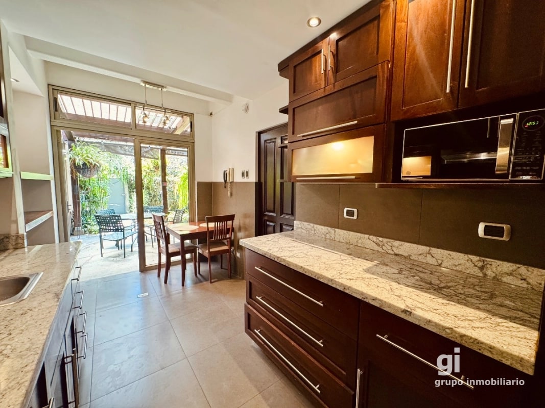 Casa en Venta en Zona 10 - Sector Céntrico y Tranquilo - 5