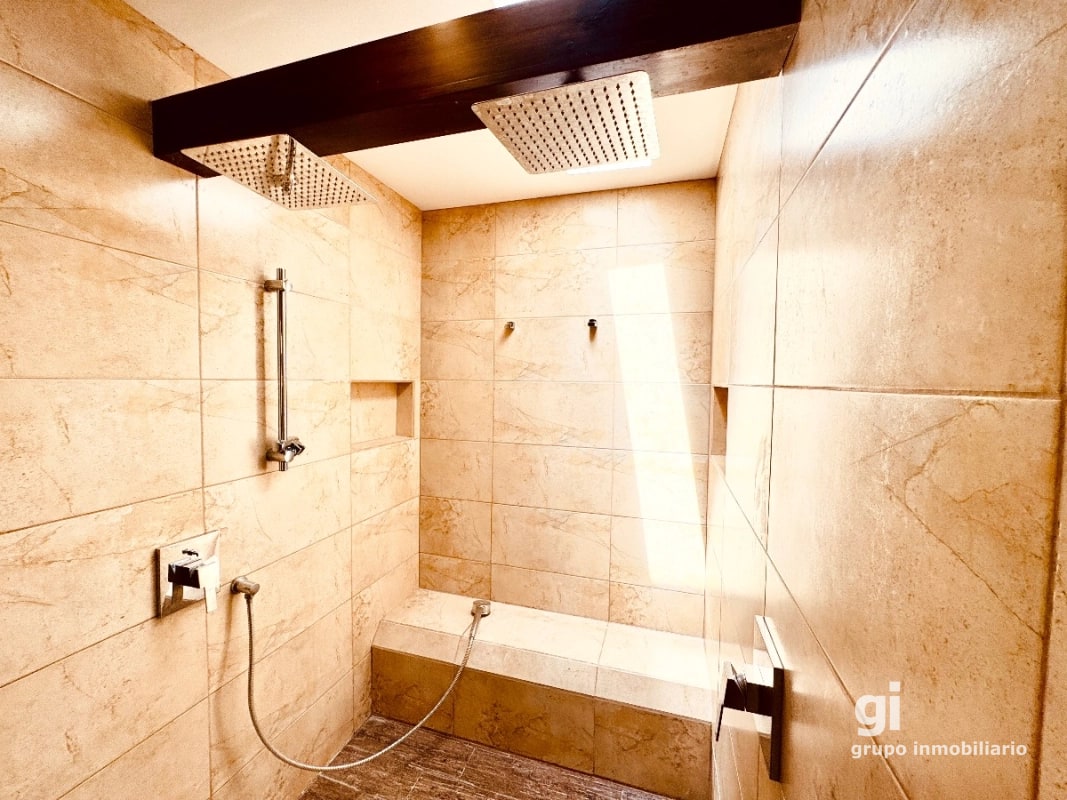 Una Propiedad que Ofrece Más por tu Inversión – Casa en Venta en Zona 15 - 14