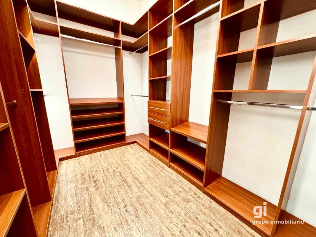 Una Propiedad que Ofrece Más por tu Inversión – Casa en Venta en Zona 15 - 12
