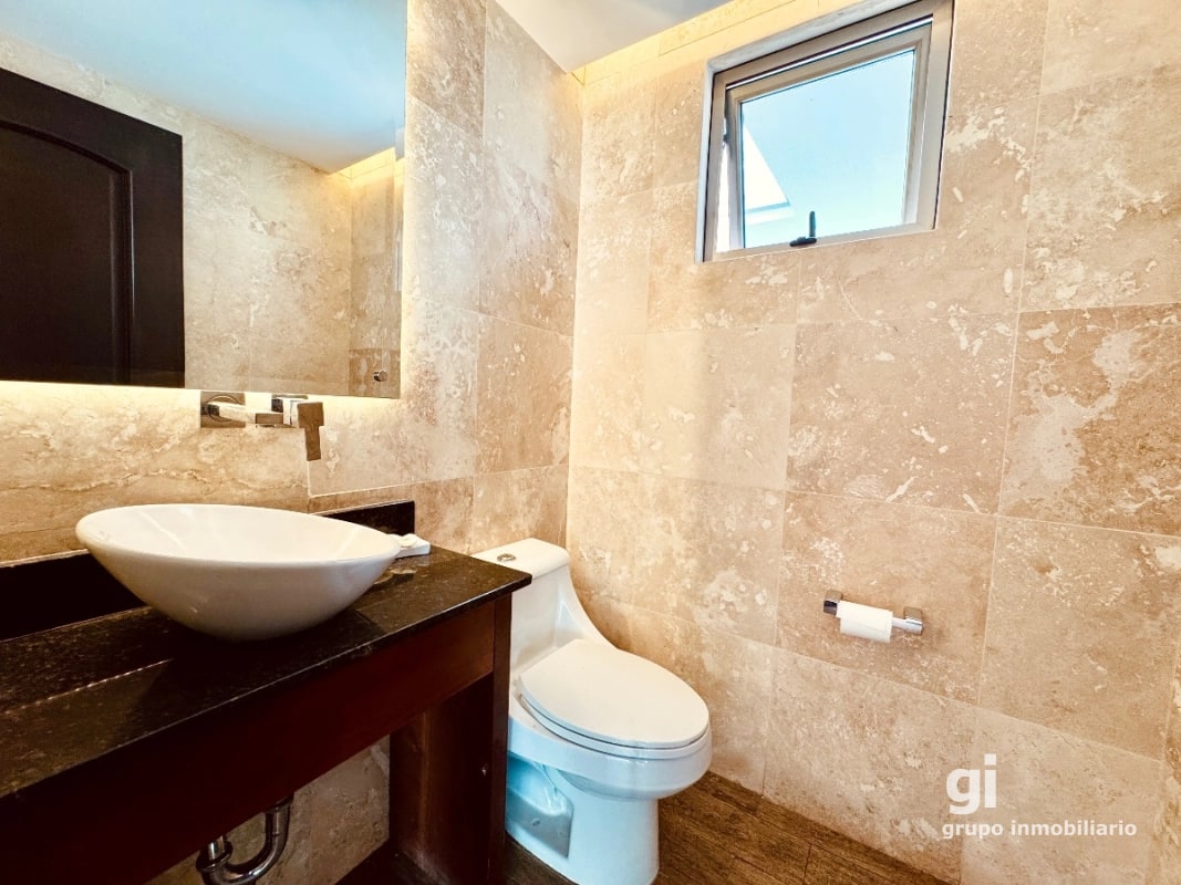 Una Propiedad que Ofrece Más por tu Inversión – Casa en Venta en Zona 15 - 3