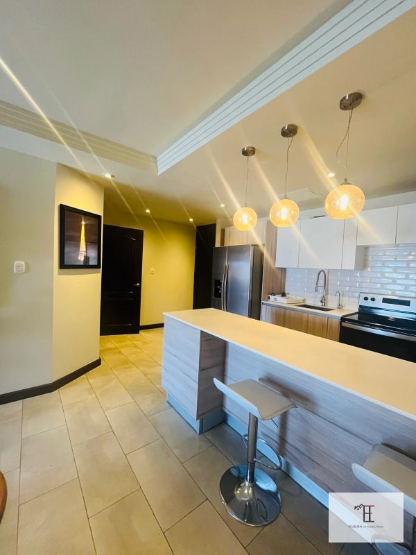VENDO LINDO APARTAMENTO DE 1 HABITACIÓN EN ZONA 10 A UNA CUADRA DE LA 20 CALLE - 4