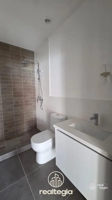 APARTAMENTO EN LIRIOS DE CAYALÁ ZONA 16 — Apartamento en Venta en Zona 16, Guatemala, Ciudad — foto 3 de 13