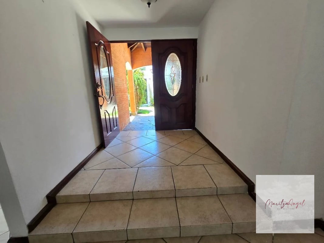 CASA EN VENTA RESIDENCIAL SAN ANTONIO.  CARRETERA A EL SALVADOR - 7