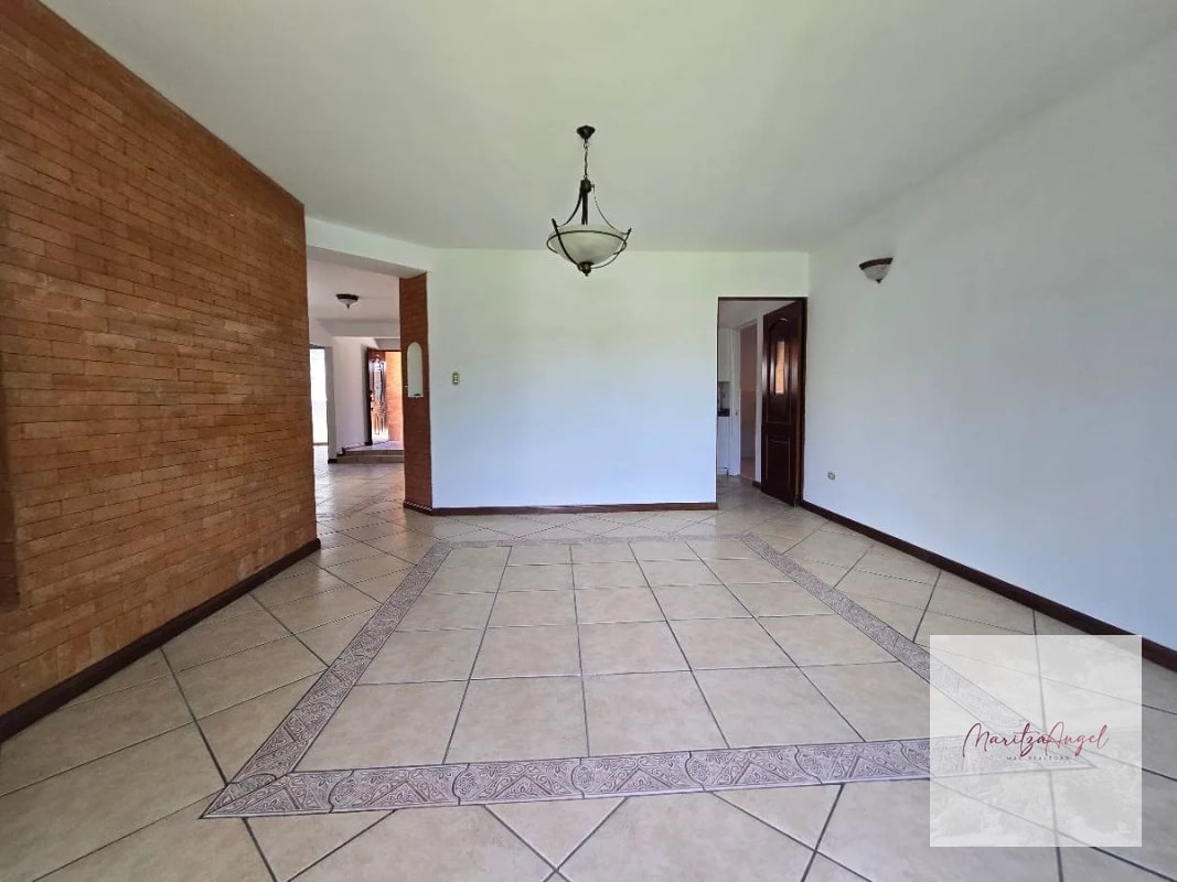 CASA EN VENTA RESIDENCIAL SAN ANTONIO.  CARRETERA A EL SALVADOR - 2