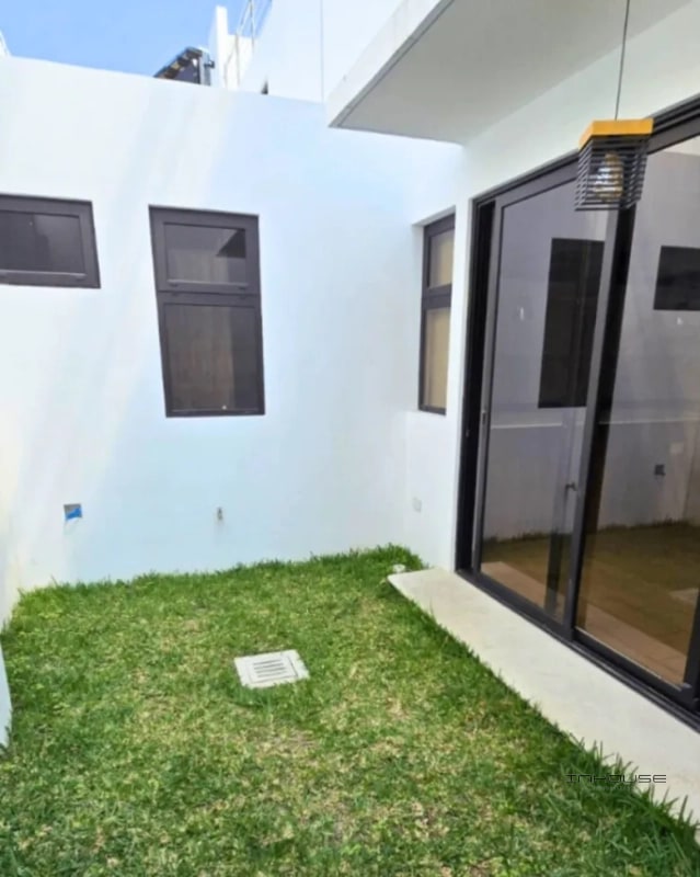 CASA EN VENTA ZONA 16 SAN ISIDRO DE TRES NIVELES - 2