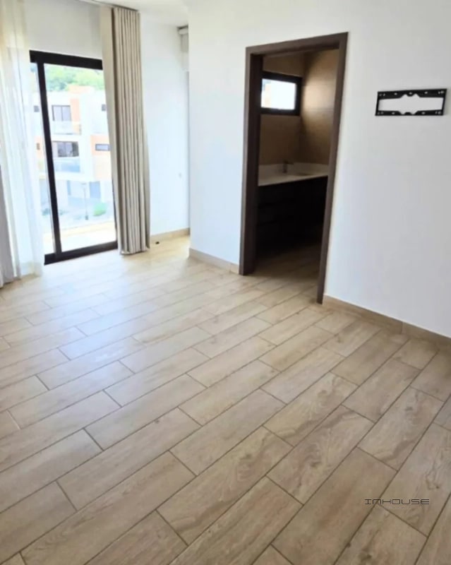 CASA EN VENTA ZONA 16 SAN ISIDRO DE TRES NIVELES - 1