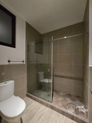 APARTAMENTO EN LIRIOS DE CAYALÁ ZONA 16 — Apartamento en Alquiler en Zona 16, Guatemala, Ciudad — miniatura 2 de 16