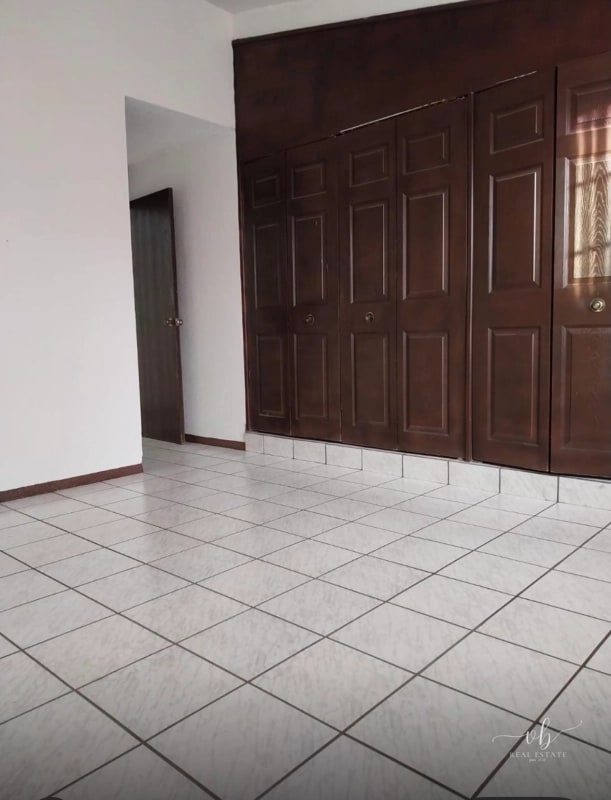 Casa en venta (para inversión) - Los Pinabetes CAES - 2