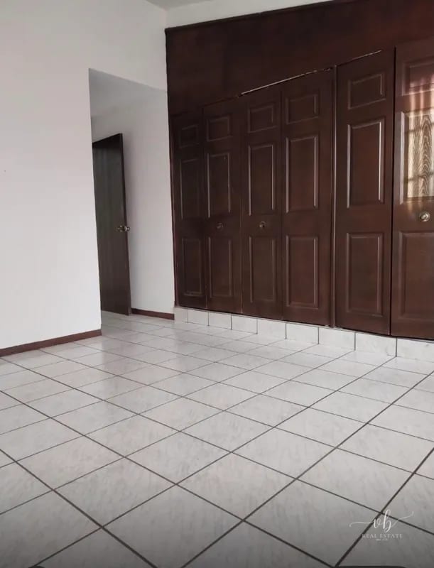 Casa en venta (para inversión) - Los Pinabetes CAES — Casa en Venta en Los Pinabetes, Carretera a El Salvador, Guatemala, Ciudad — foto 3 de 4
