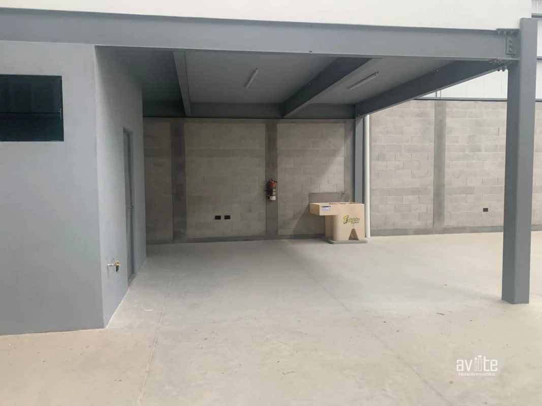 Bodega en alquiler, Empresarial Villa Canales $2,675.00 IVA y manto incluido - 1