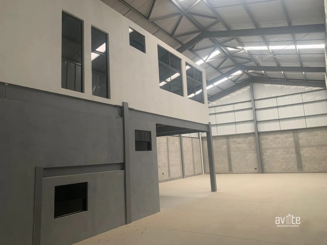 Bodega en alquiler, Empresarial Villa Canales $2,675.00 IVA y manto incluido - 2