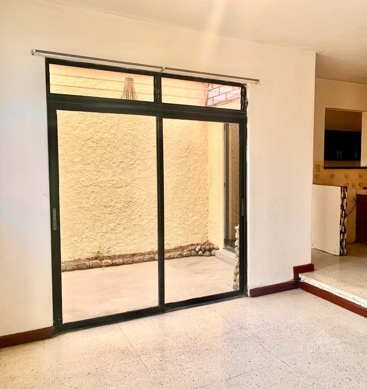 Zona 12 • Casa en Venta • Residencial Prados de Monte María - 1