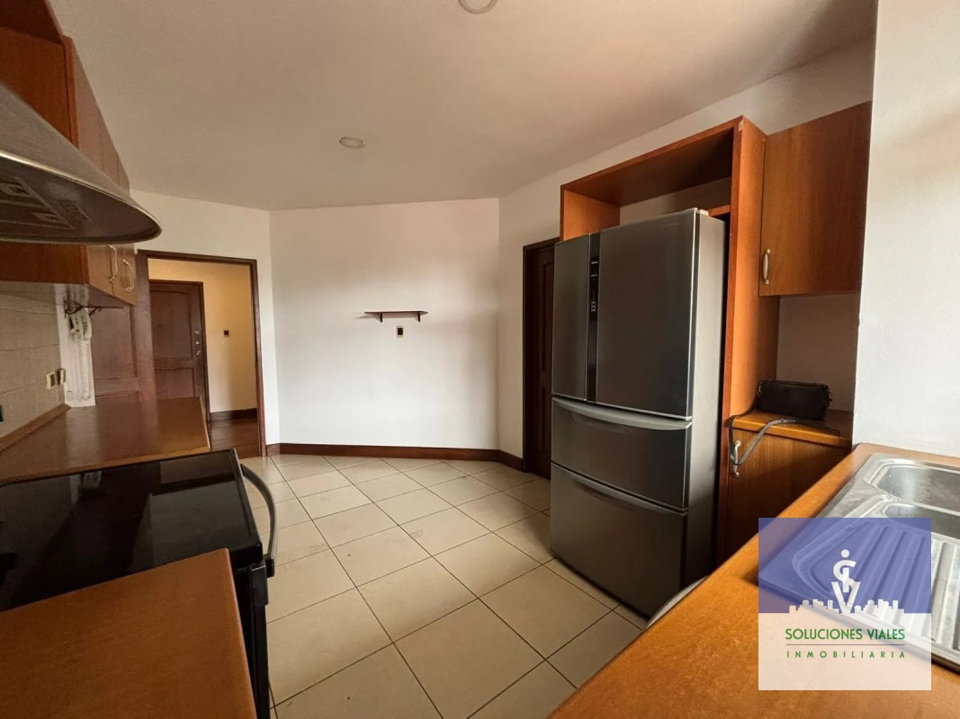 APARTAMENTO AMPLIO DE 222m² EN ALQUILER, zona 10 — Apartamento en Alquiler en Oakland I, Zona 10, Guatemala, Ciudad — foto 9 de 10