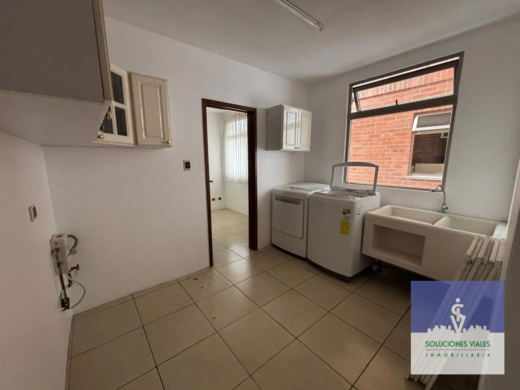 APARTAMENTO AMPLIO DE 222m² EN ALQUILER, zona 10 — Apartamento en Alquiler en Oakland I, Zona 10, Guatemala, Ciudad — foto 3 de 10