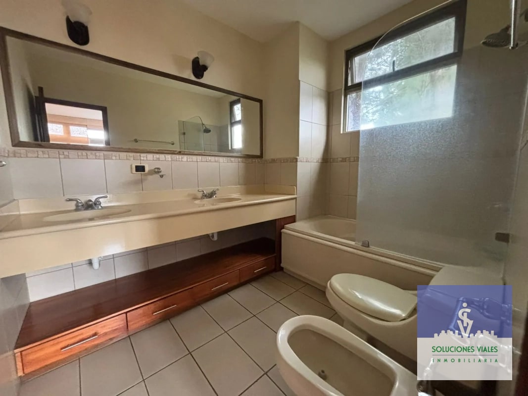 APARTAMENTO AMPLIO DE 222m² EN ALQUILER, zona 10 — Apartamento en Alquiler en Oakland I, Zona 10, Guatemala, Ciudad — foto 2 de 10