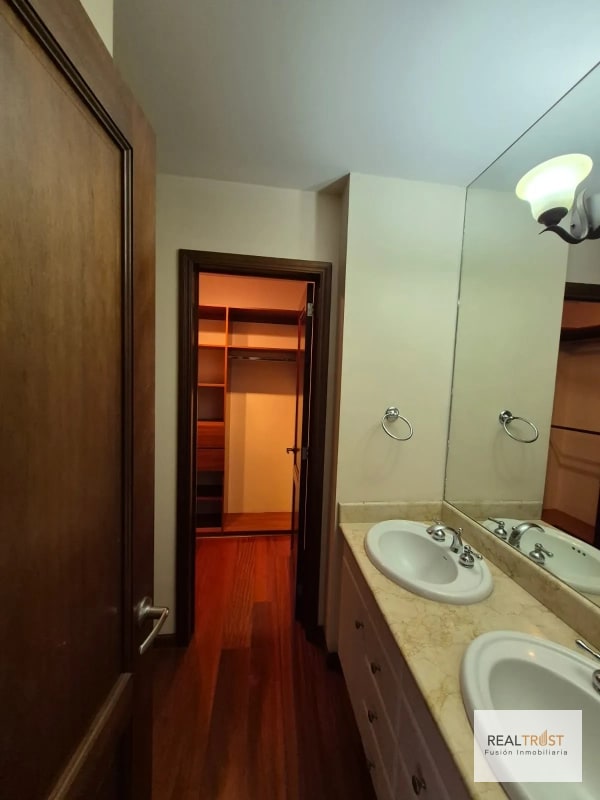 APARTAMENTO AMUEBLADO EN RENTA ZONA 10 - 6