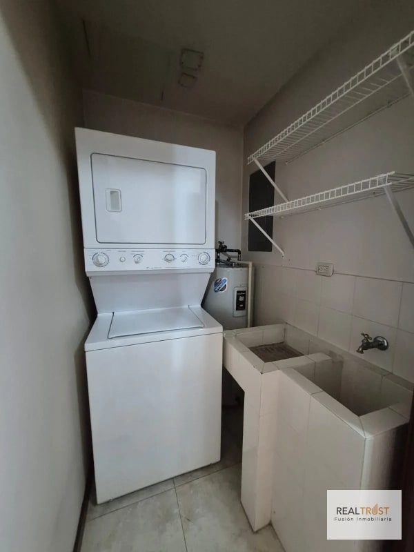 APARTAMENTO AMUEBLADO EN RENTA ZONA 10 - 5