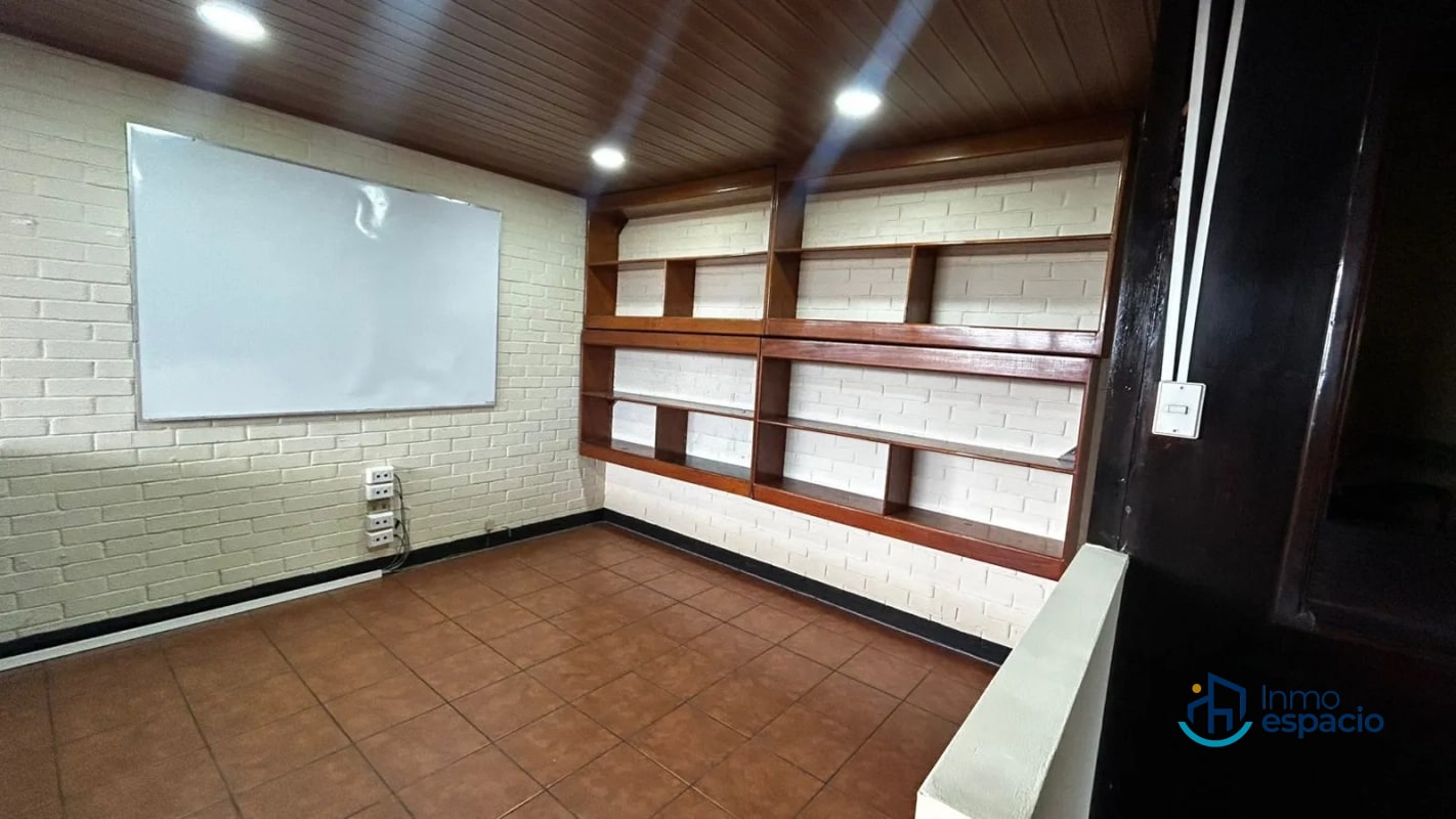 Oficinas en renta en Zona 7 – Utatlán 1 - 12