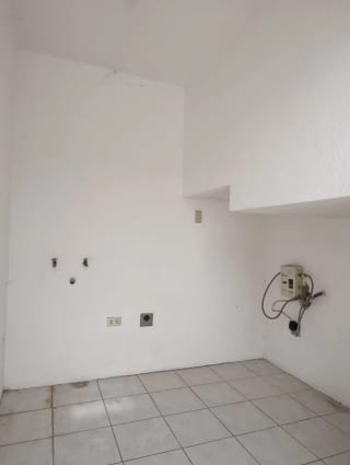 Se vende casa en San Remo, a la par de SanKris Mall, Ciudad San Cristóbal — Casa en Venta en Zona 8 Mixco, Guatemala, Ciudad — miniatura 16 de 17