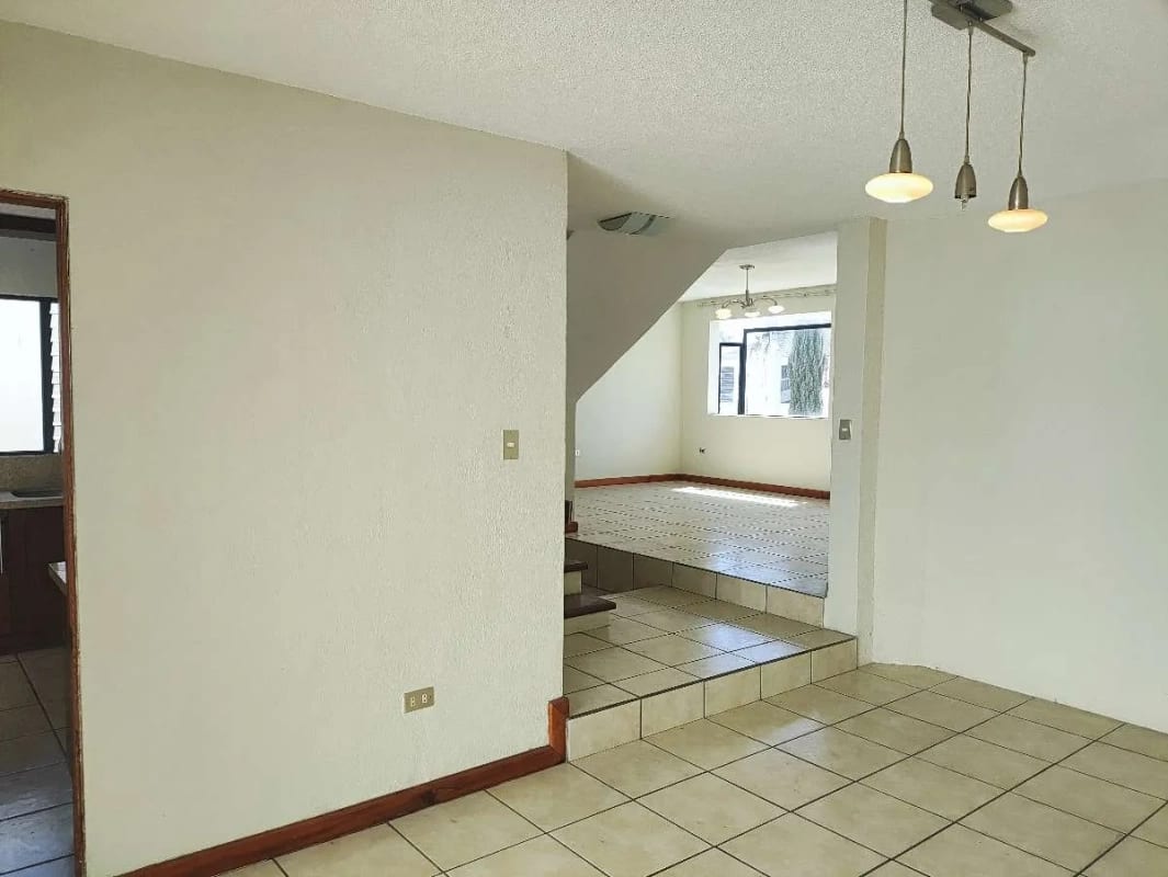 Se vende casa en San Remo, a la par de SanKris Mall, Ciudad San Cristóbal — Casa en Venta en Zona 8 Mixco, Guatemala, Ciudad — foto 10 de 17