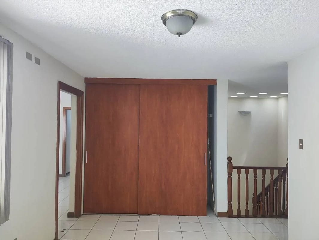 Se vende casa en San Remo, a la par de SanKris Mall, Ciudad San Cristóbal — Casa en Venta en Zona 8 Mixco, Guatemala, Ciudad — foto 5 de 17
