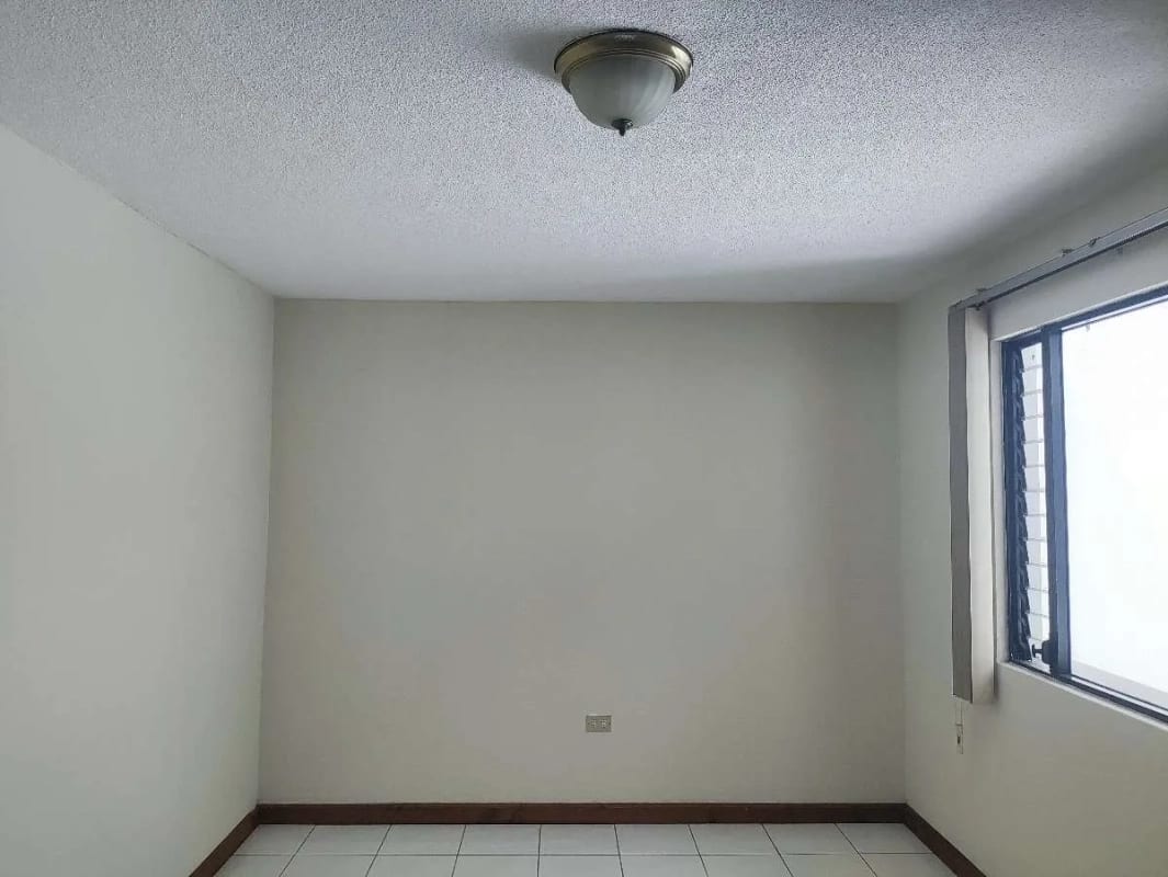 Se vende casa en San Remo, a la par de SanKris Mall, Ciudad San Cristóbal — Casa en Venta en Zona 8 Mixco, Guatemala, Ciudad — foto 4 de 17
