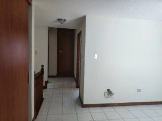 Se vende casa en San Remo, a la par de SanKris Mall, Ciudad San Cristóbal — Casa en Venta en Zona 8 Mixco, Guatemala, Ciudad — miniatura 2 de 17