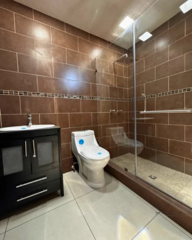 CASA EN VENTA EN SAN CRISTÓBAL PARA ESTRENAR SECTOR B5 - 8