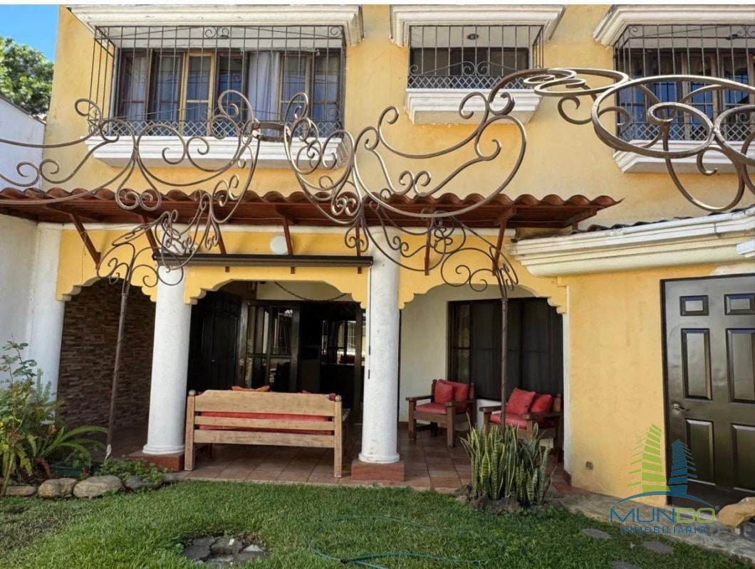 CASA EN VENTA ESTILO COLONIAL ZONA 10 - 13