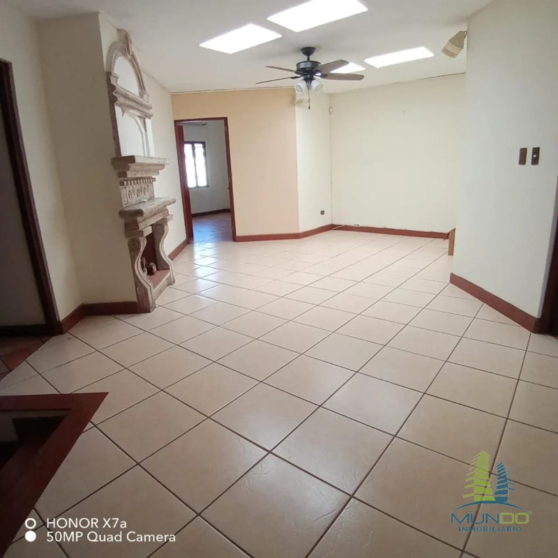 CASA EN VENTA ESTILO COLONIAL ZONA 10 - 12