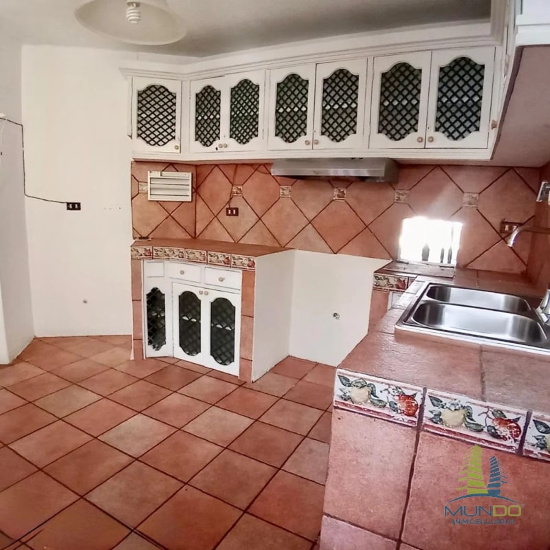 CASA EN VENTA ESTILO COLONIAL ZONA 10 - 10