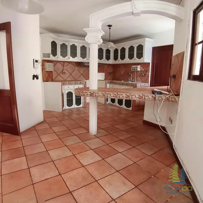 CASA EN VENTA ESTILO COLONIAL ZONA 10 - 9