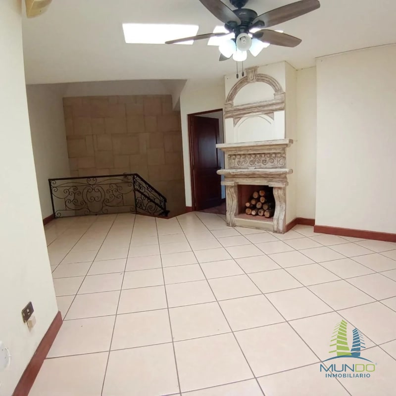 CASA EN VENTA ESTILO COLONIAL ZONA 10 - 6