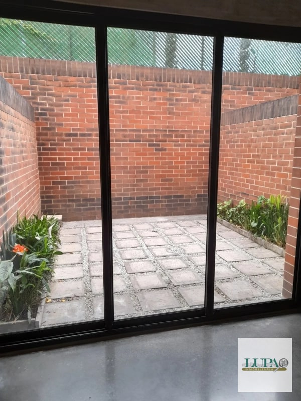 Apartamento con Jardín en edificio 4-36 Zona 4 - 4