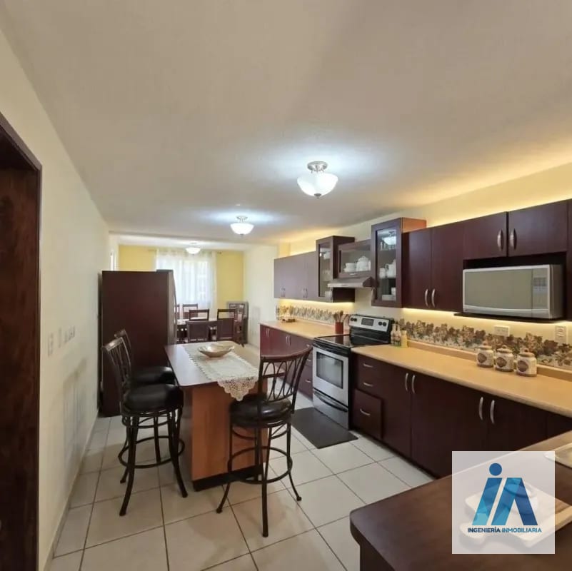 CASA EN ALQUILER📍 Condominio Villas de Entreverdes, Km. 19 Fraijanes — Casa en Alquiler en Fraijanes, Carretera a El Salvador, Guatemala, Ciudad — foto 13 de 17