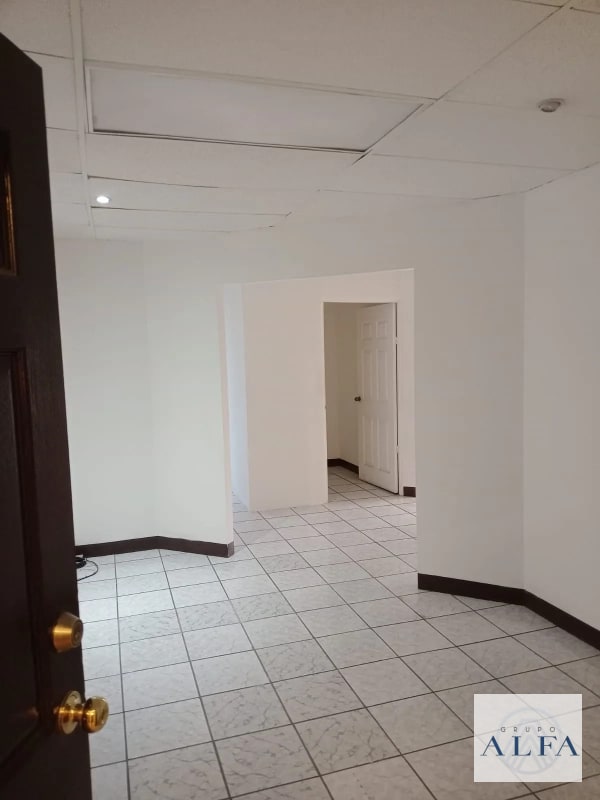 OFICINA RENTA 85 MTS EDIFICIO DIAMOND ZONA 10 - 8