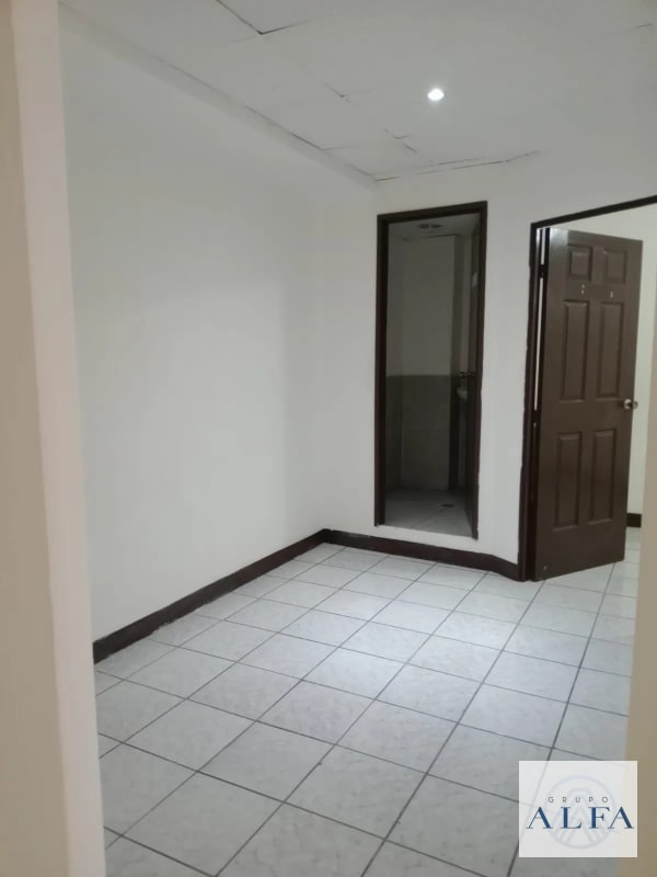 OFICINA RENTA 85 MTS EDIFICIO DIAMOND ZONA 10 - 7