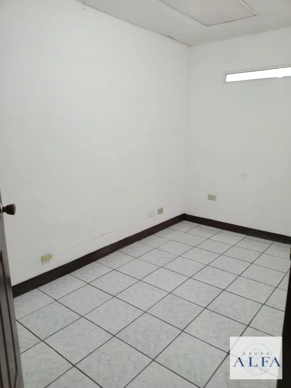 OFICINA RENTA 85 MTS EDIFICIO DIAMOND ZONA 10 - 6