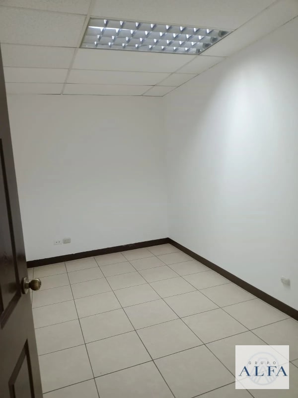 OFICINA RENTA 85 MTS ZONA 10 EDIFICIO DIAMOND - 5
