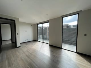 CASA VENTA NUEVA KM 9 CAES FRENTE A HOTEL HILTON  317 MTS2 , 4 DORMITORIOS, DESNIVELES, $715,000 OPCIÓN A RENTA $2,900 — Casa en Venta en Carretera a El Salvador, Guatemala, Ciudad — miniatura 2 de 13