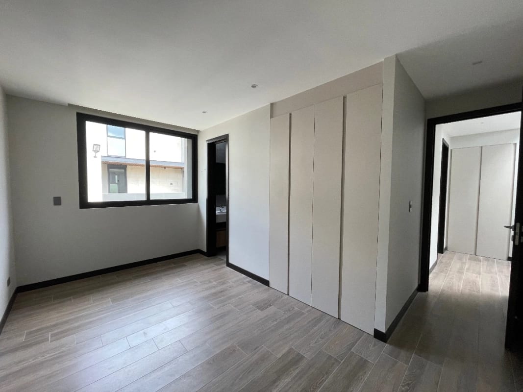 CASA VENTA NUEVA KM 9 CAES FRENTE A HOTEL HILTON 317 MTS2 , 4 DORMITORIOS, DESNIVELES, $715,000 OPCIÓN A RENTA $2,900 — Casa en Venta en Carretera a El Salvador, Guatemala, Ciudad — foto 7 de 13