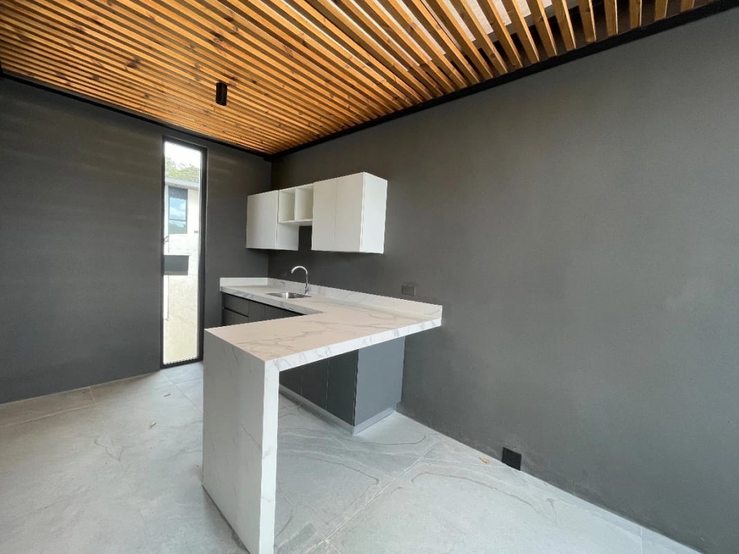 CASA VENTA NUEVA KM 9 CAES FRENTE A HOTEL HILTON 317 MTS2 , 4 DORMITORIOS, DESNIVELES, $715,000 OPCIÓN A RENTA $2,900 — Casa en Venta en Carretera a El Salvador, Guatemala, Ciudad — foto 8 de 13