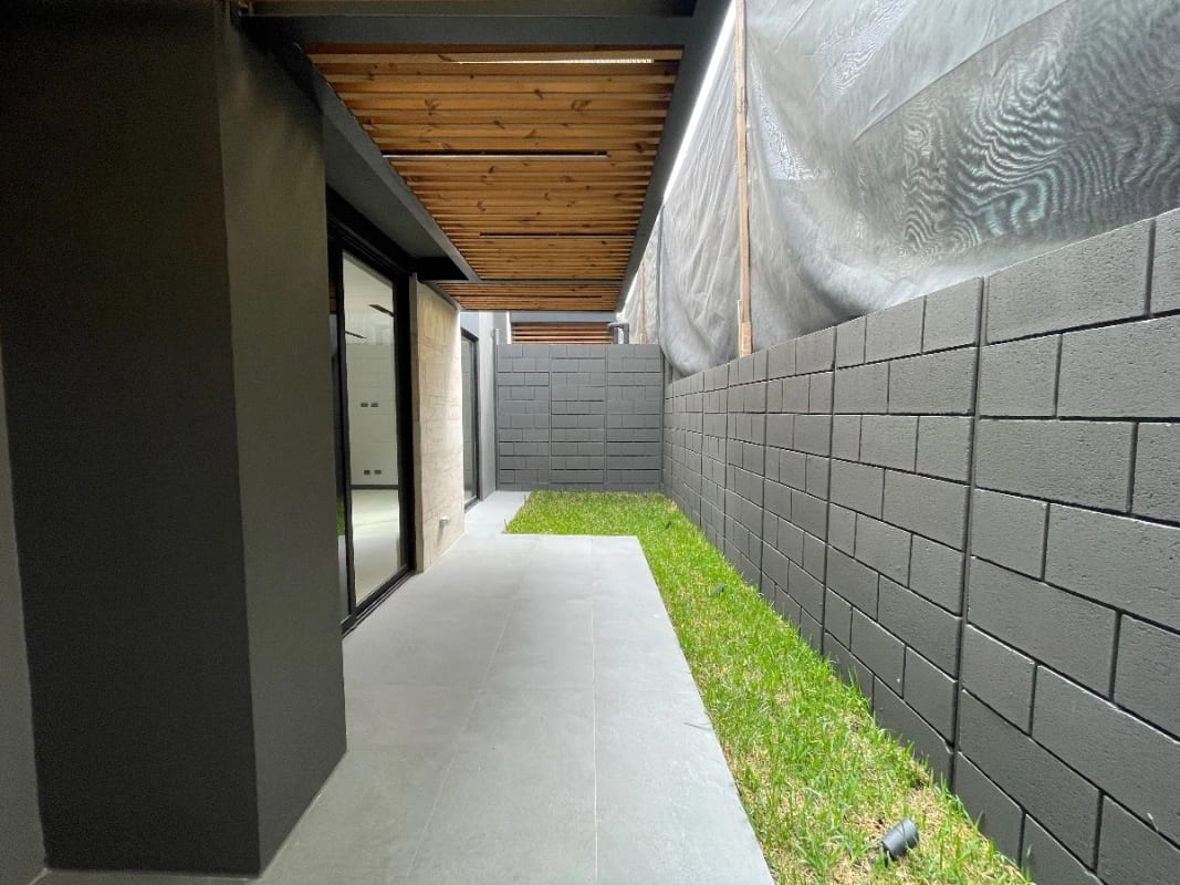 CASA VENTA NUEVA KM 9 CAES FRENTE A HOTEL HILTON 317 MTS2 , 4 DORMITORIOS, DESNIVELES, $715,000 OPCIÓN A RENTA $2,900 — Casa en Venta en Carretera a El Salvador, Guatemala, Ciudad — foto 11 de 13