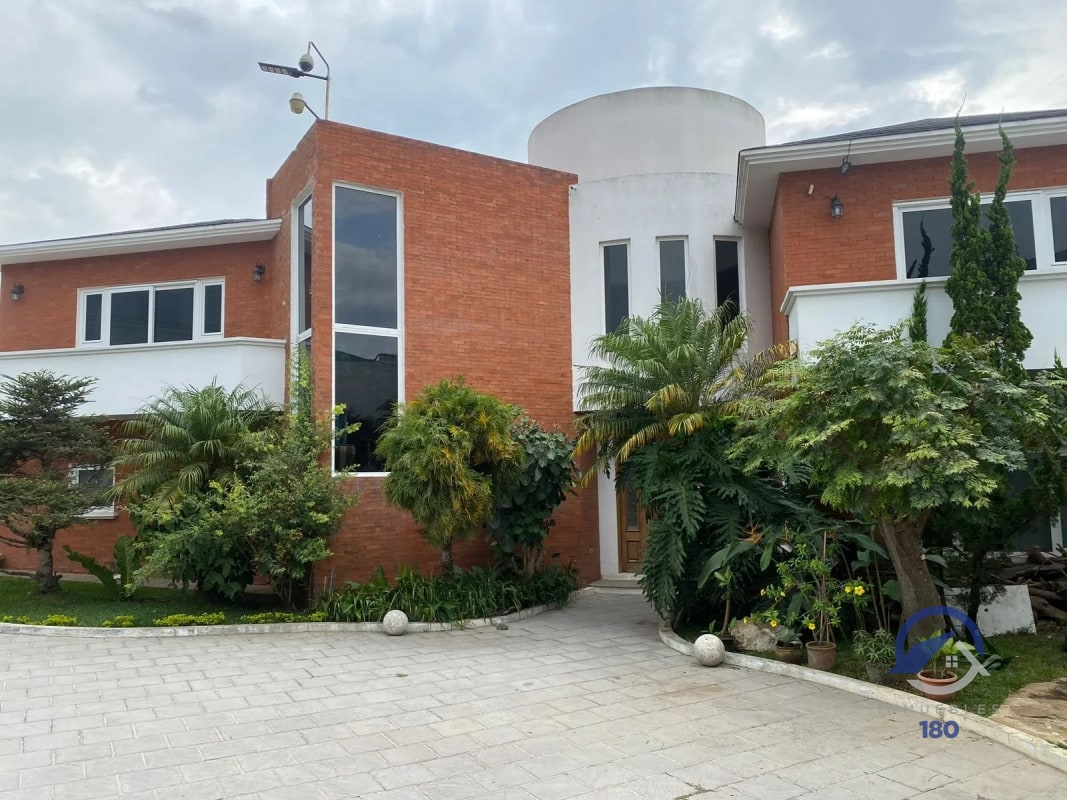 Casa Comercial en renta en Jacarandas de Cayalá, fuera de garita, zona 16 - 14