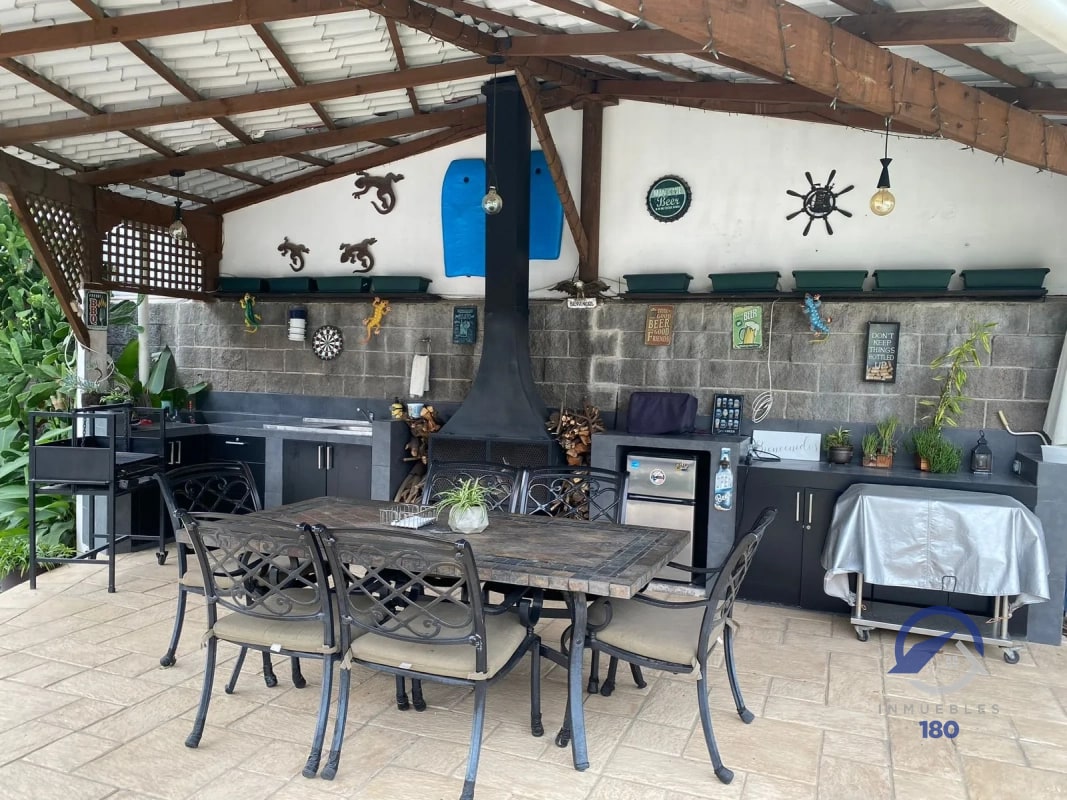 Casa Comercial en renta en Jacarandas de Cayalá, fuera de garita, zona 16 - 8