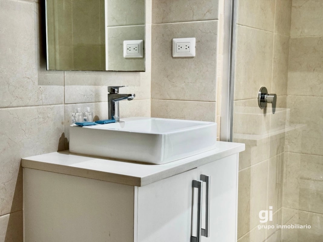 Apartamento de 3 dormitorios en venta zona 10 - 7