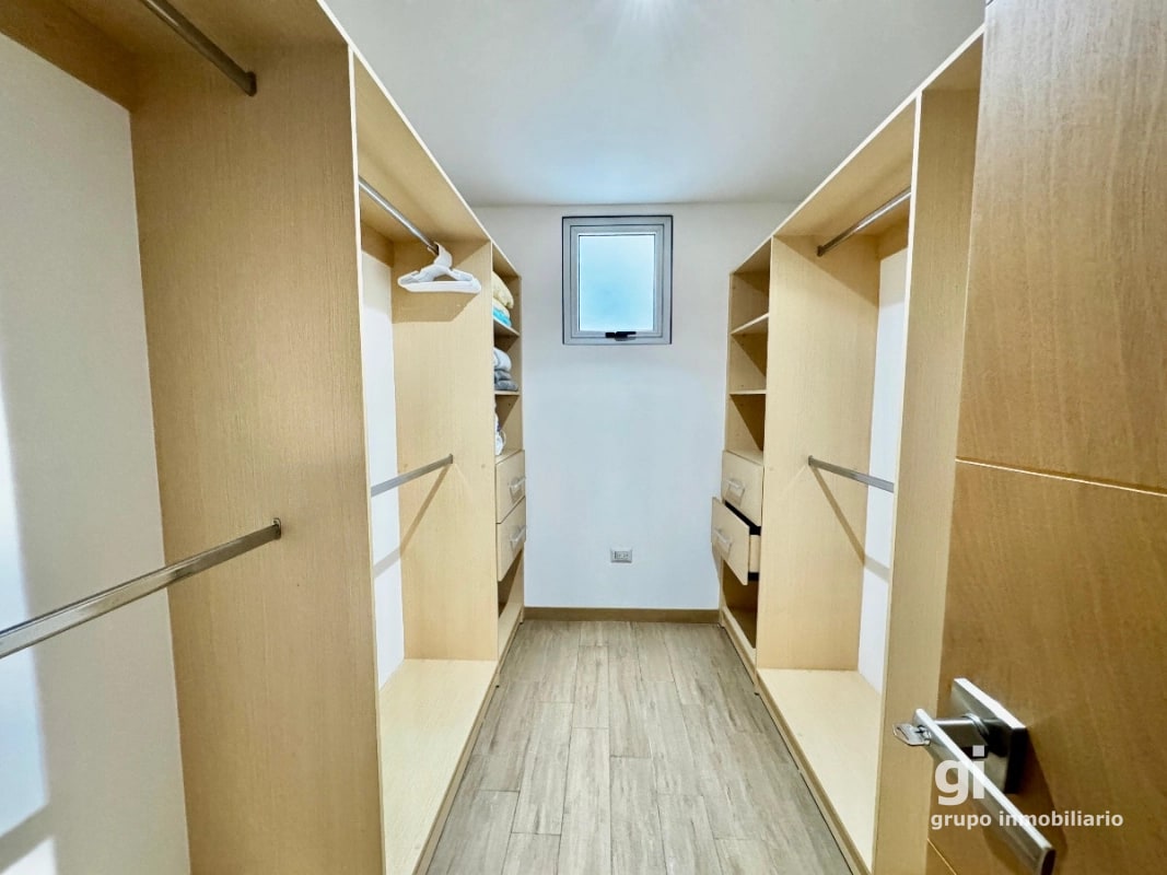 Apartamento de 3 dormitorios en venta zona 10 - 6