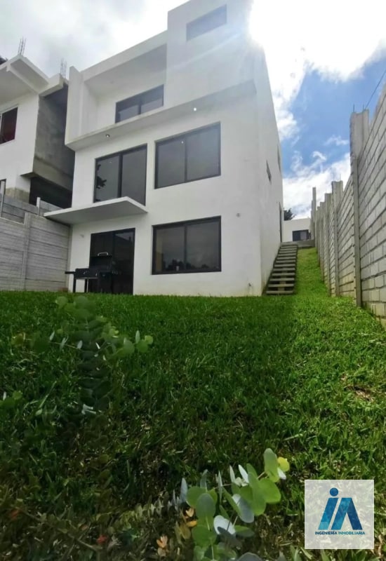 CASA EN VENTA📍 Residencial Lo de Valdez, Km. 20.5 CAES - 13